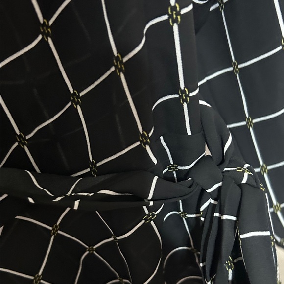 Michael Kors Black and White Checkered Long Sleevel - Picture 6 of 13